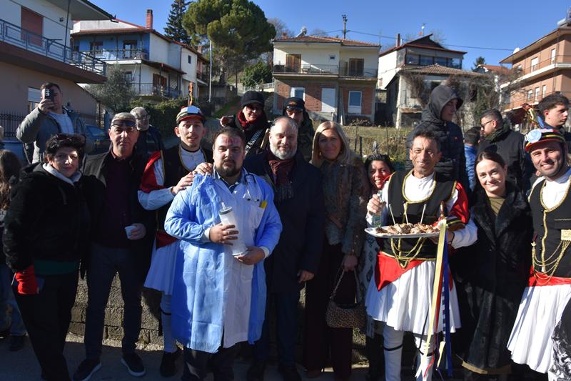 Αναβίωσε το Παραδοσιακό Έθιμο «Μωμοέρια και Κοτσαμάνια» στο Ροδοχώρι